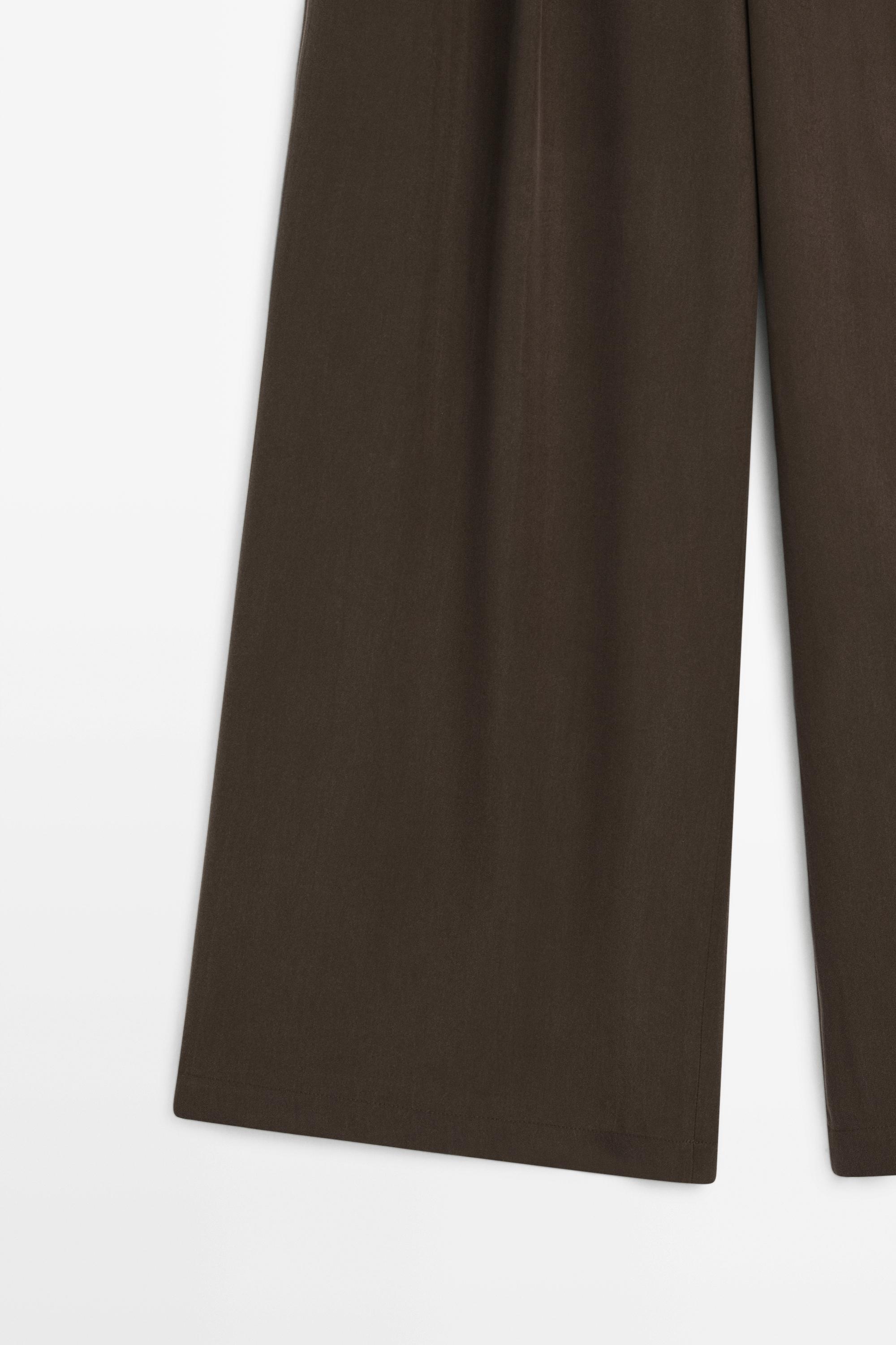 Flowing wide-leg pants with dart detail